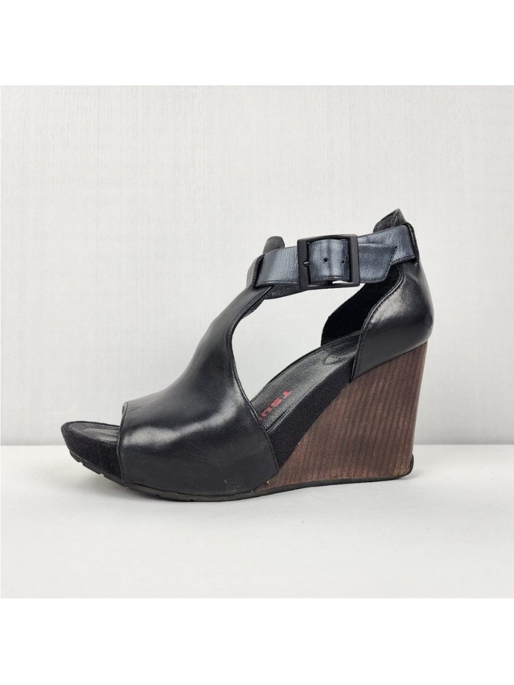 Tsubo Black Leather Wedge Sandals